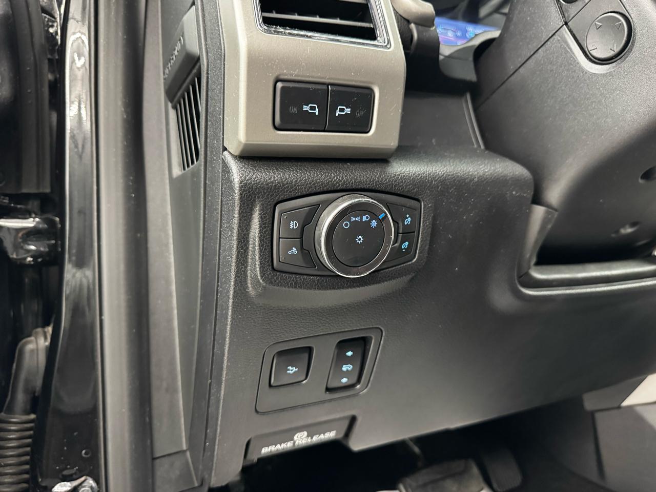 Ford Super Duty F-350 DRW Lariat 4WD Crew Cab 8' Box 2019