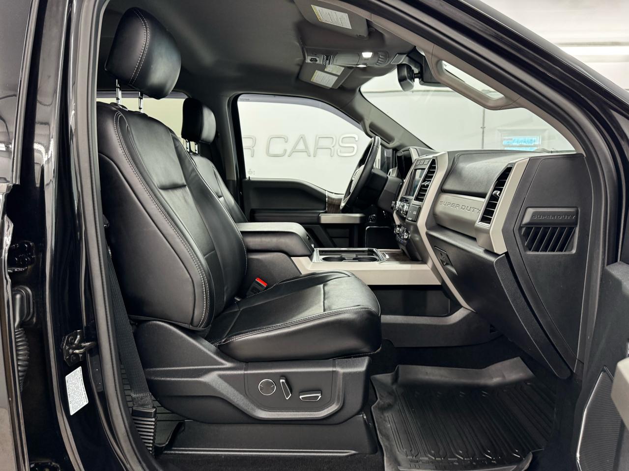 Ford Super Duty F-350 DRW Lariat 4WD Crew Cab 8' Box 2019