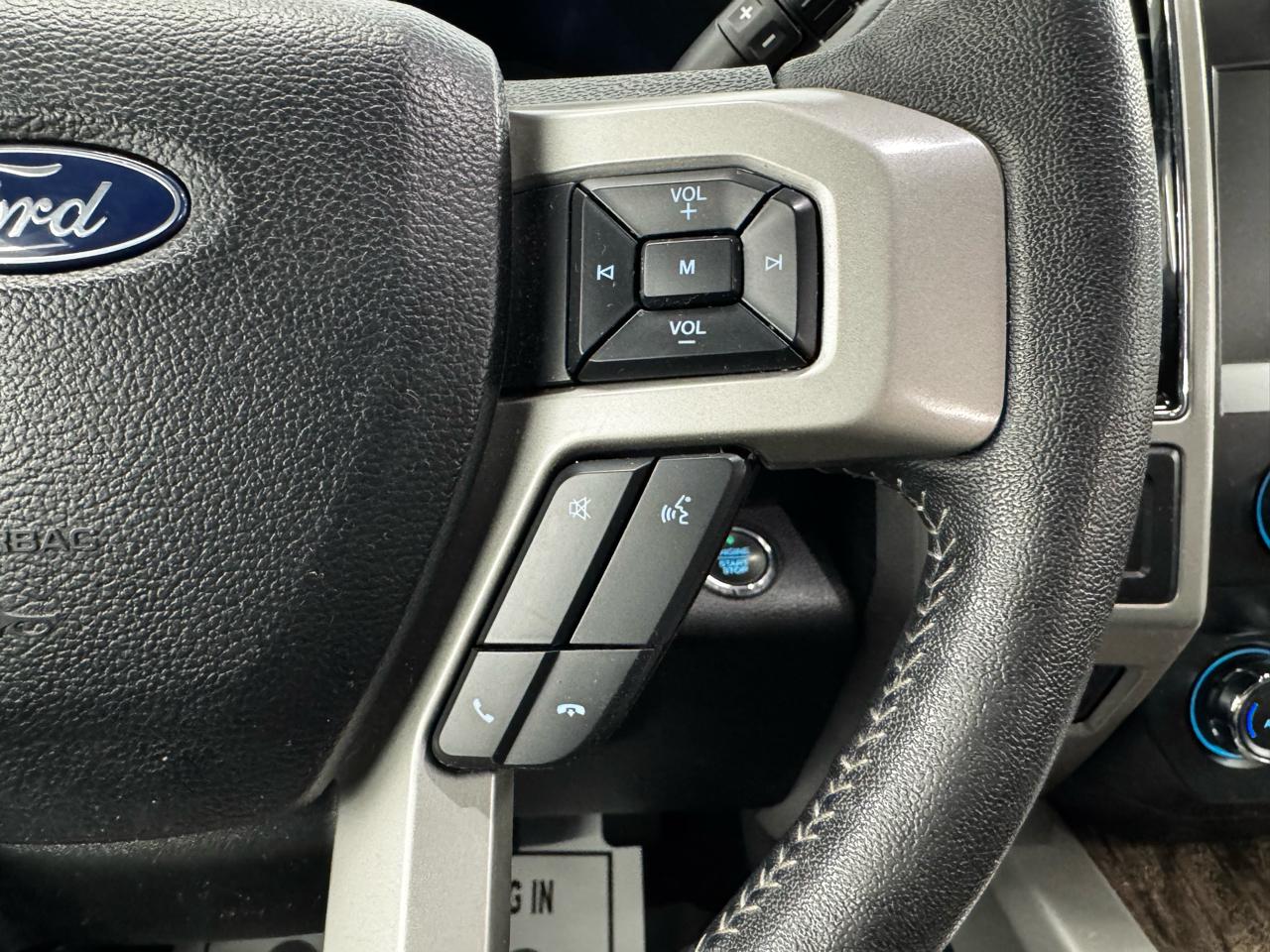 Ford Super Duty F-350 DRW Lariat 4WD Crew Cab 8' Box 2019