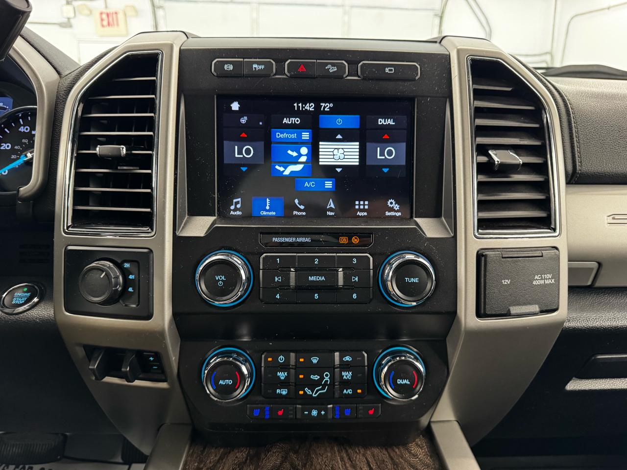 Ford Super Duty F-350 DRW Lariat 4WD Crew Cab 8' Box 2019