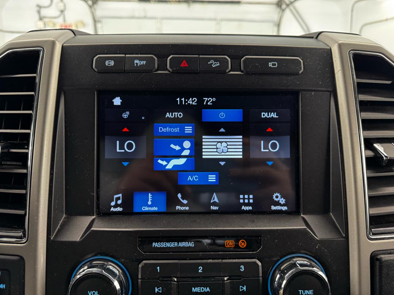 Ford Super Duty F-350 DRW Lariat 4WD Crew Cab 8' Box 2019