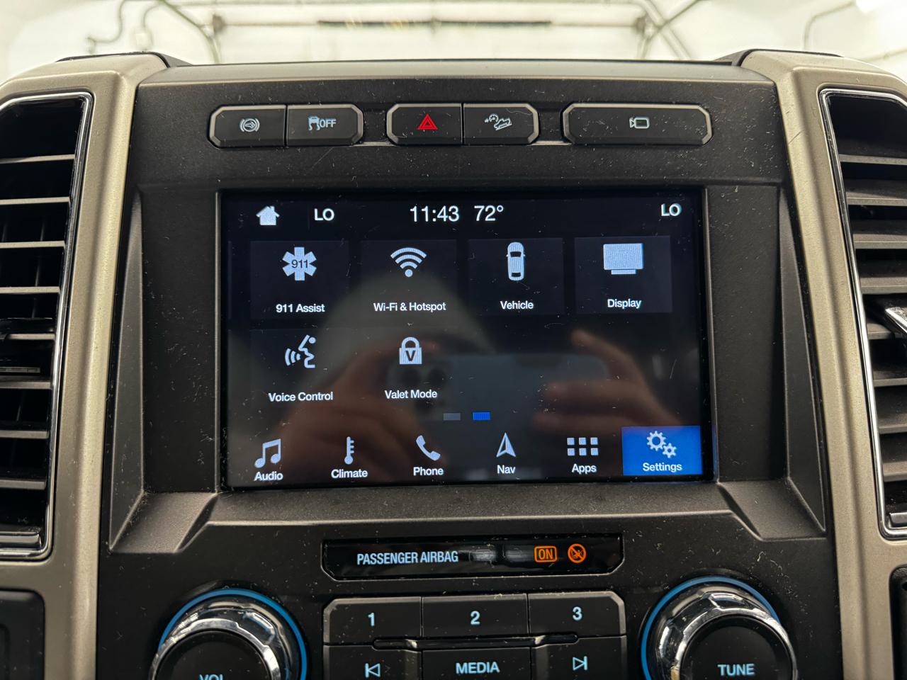 Ford Super Duty F-350 DRW Lariat 4WD Crew Cab 8' Box 2019