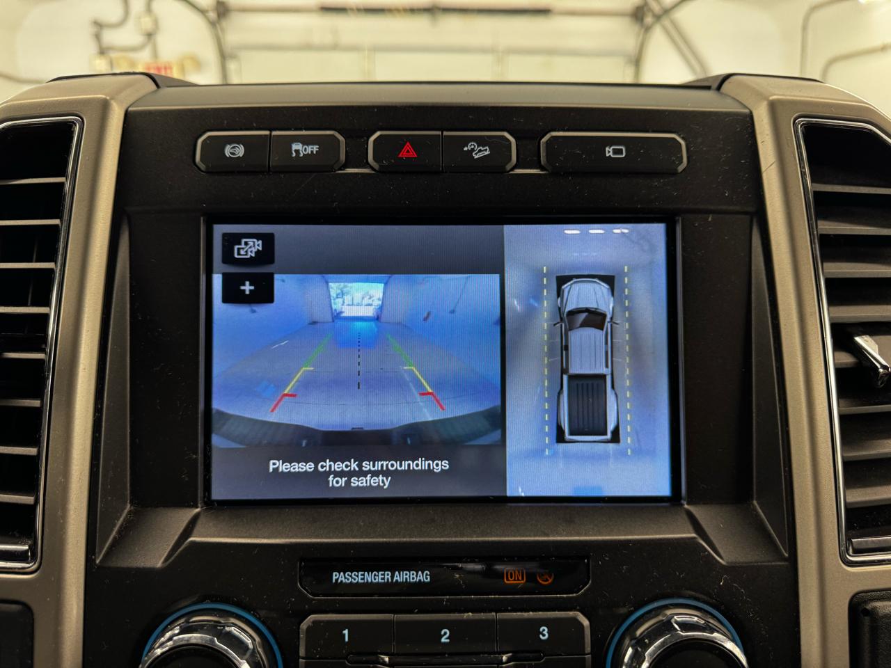 Ford Super Duty F-350 DRW Lariat 4WD Crew Cab 8' Box 2019