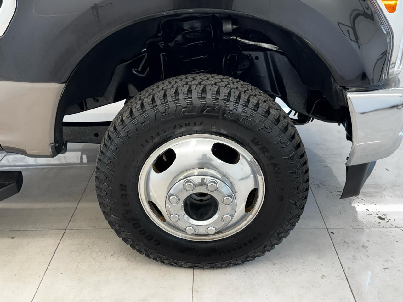 Ford Super Duty F-350 DRW Lariat 4WD Crew Cab 8' Box 2019