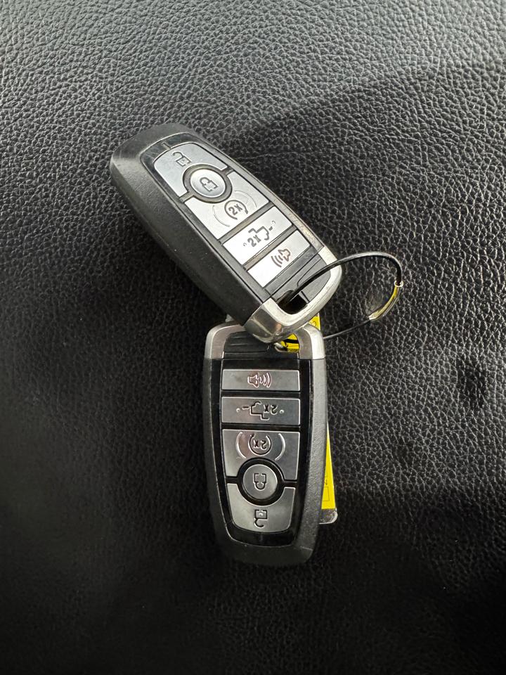 Ford Super Duty F-350 DRW Lariat 4WD Crew Cab 8' Box 2019