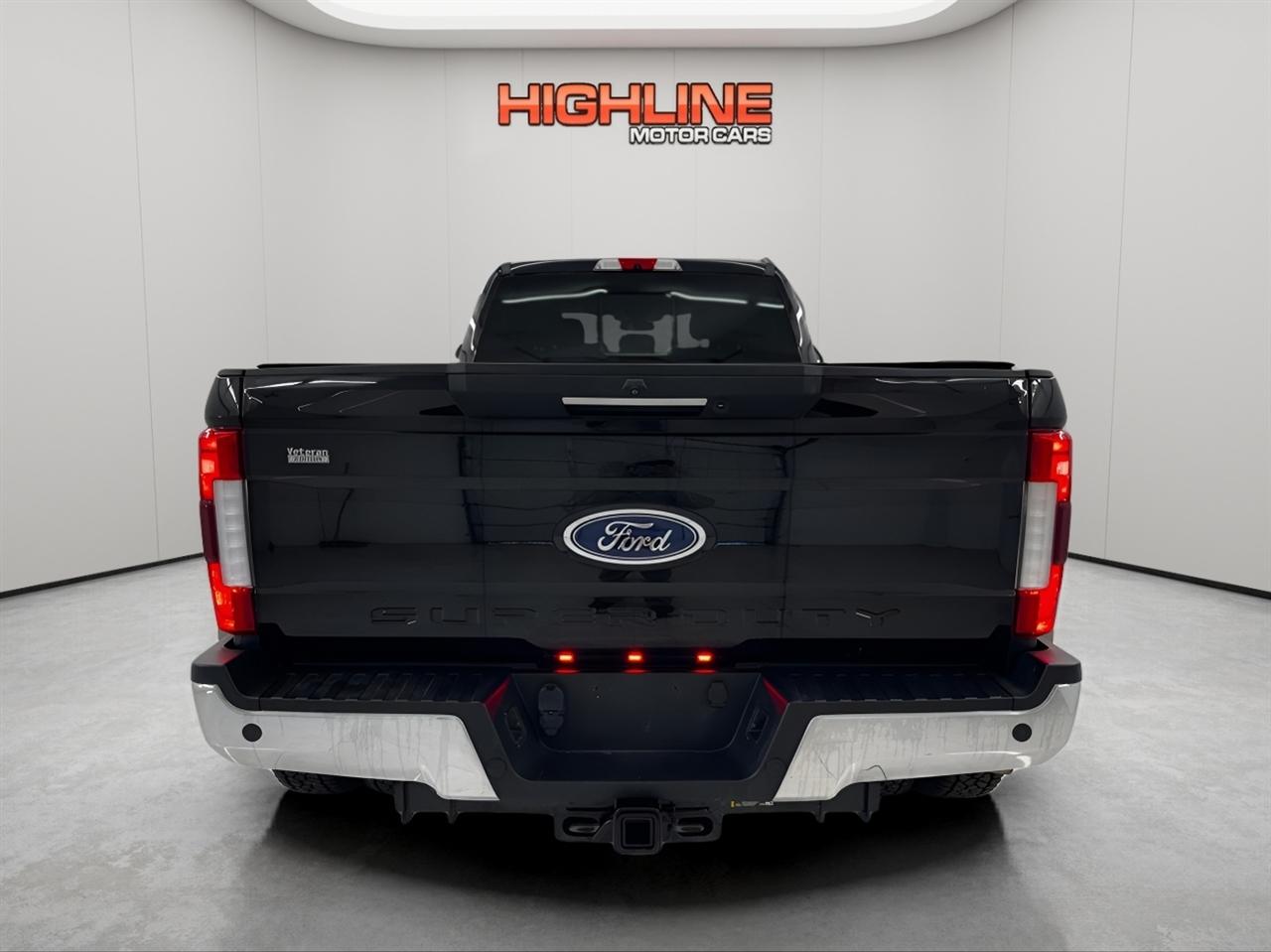 Ford Super Duty F-350 DRW Lariat 4WD Crew Cab 8' Box 2019