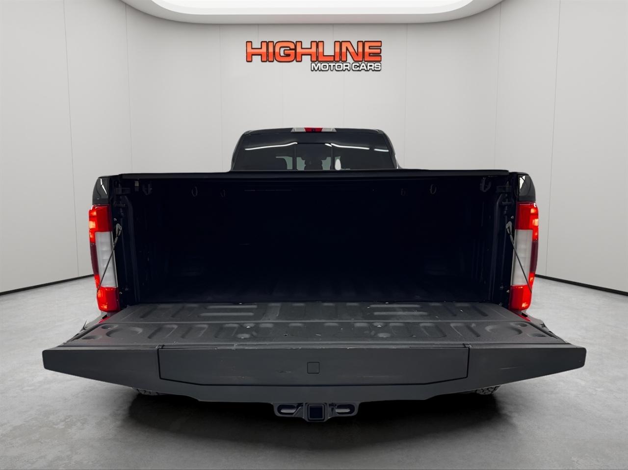 Ford Super Duty F-350 DRW Lariat 4WD Crew Cab 8' Box 2019