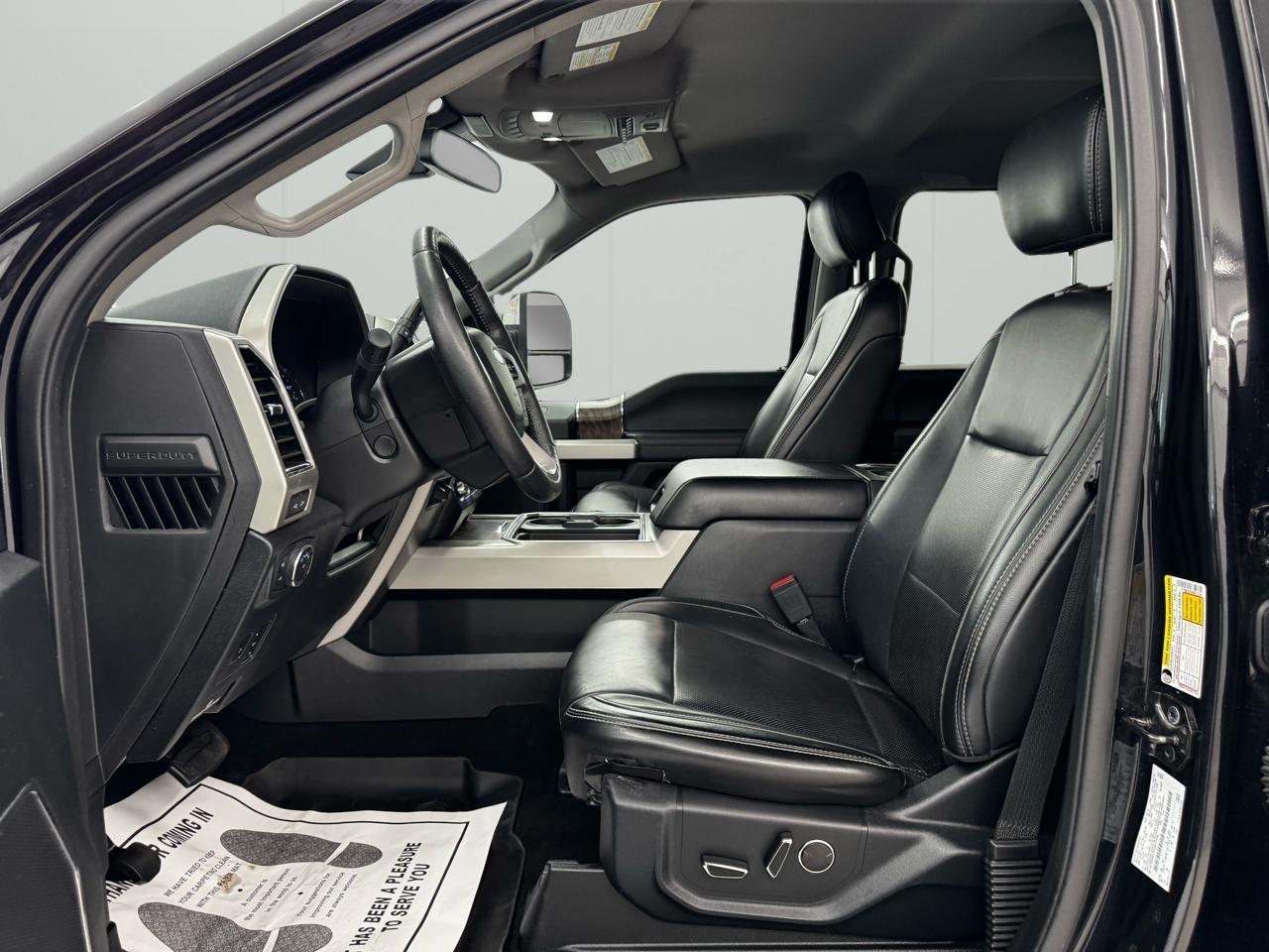 Ford Super Duty F-350 DRW Lariat 4WD Crew Cab 8' Box 2019