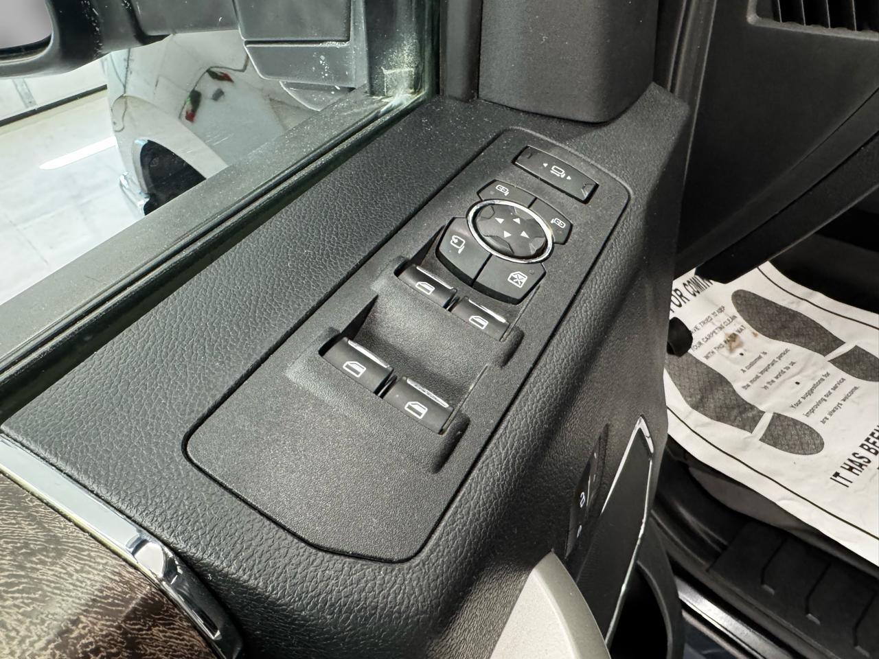 Ford Super Duty F-350 DRW Lariat 4WD Crew Cab 8' Box 2019