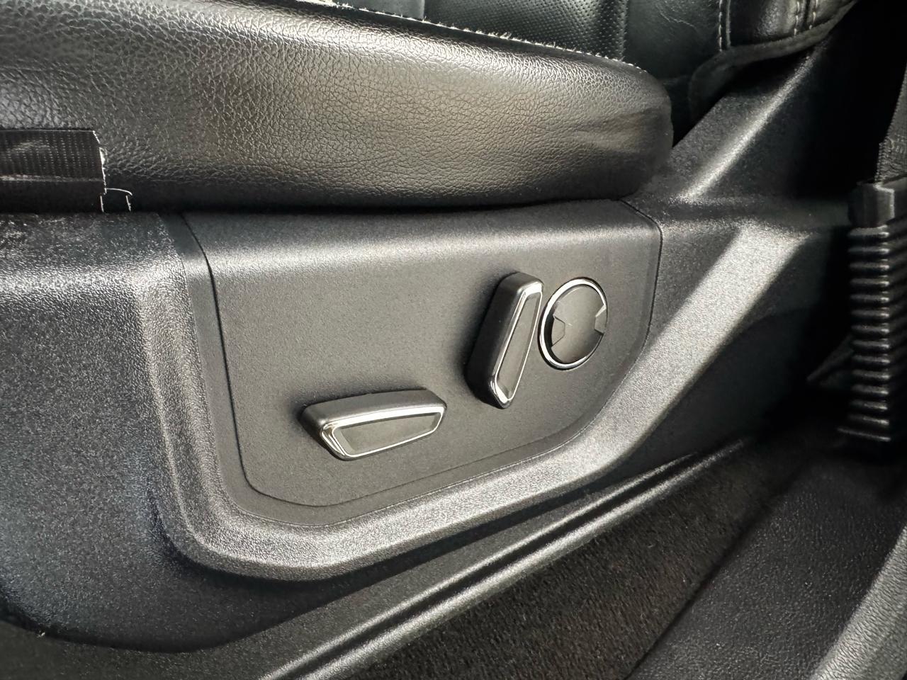 Ford Super Duty F-350 DRW Lariat 4WD Crew Cab 8' Box 2019