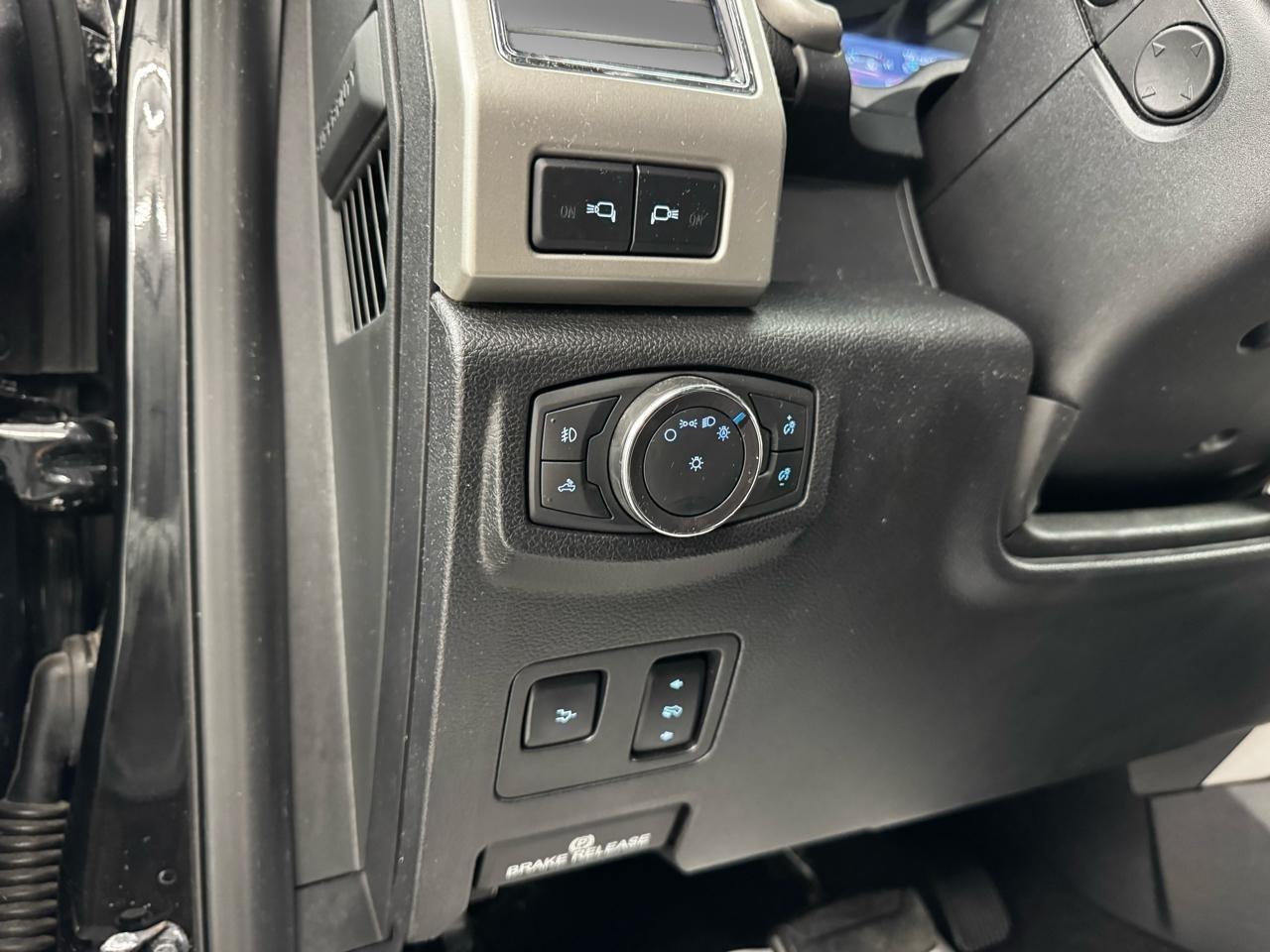 Ford Super Duty F-350 DRW Lariat 4WD Crew Cab 8' Box 2019