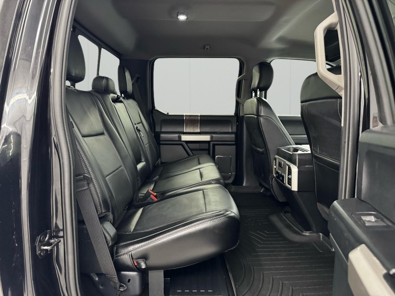 Ford Super Duty F-350 DRW Lariat 4WD Crew Cab 8' Box 2019