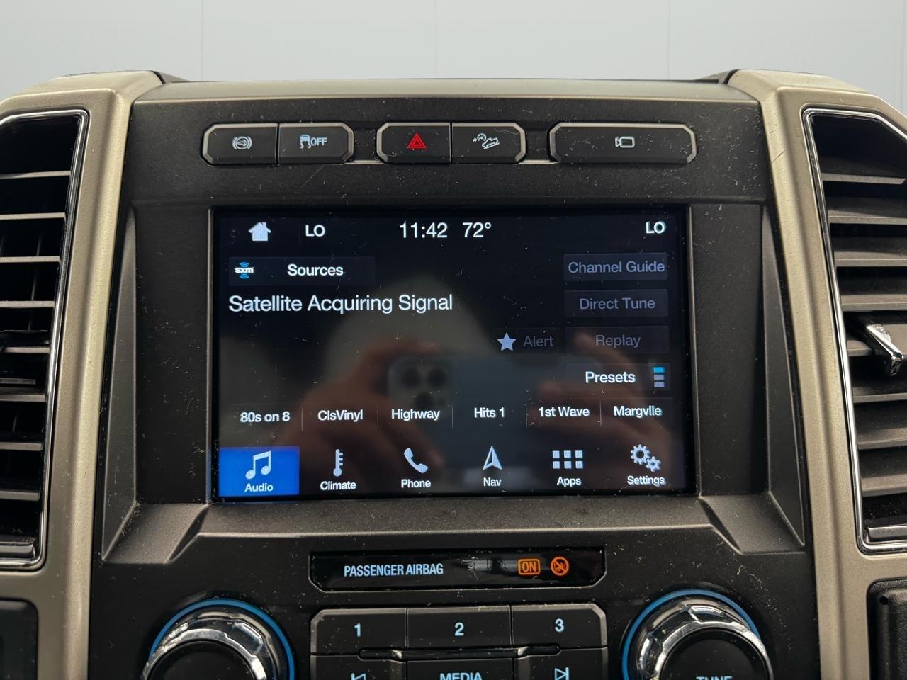 Ford Super Duty F-350 DRW Lariat 4WD Crew Cab 8' Box 2019