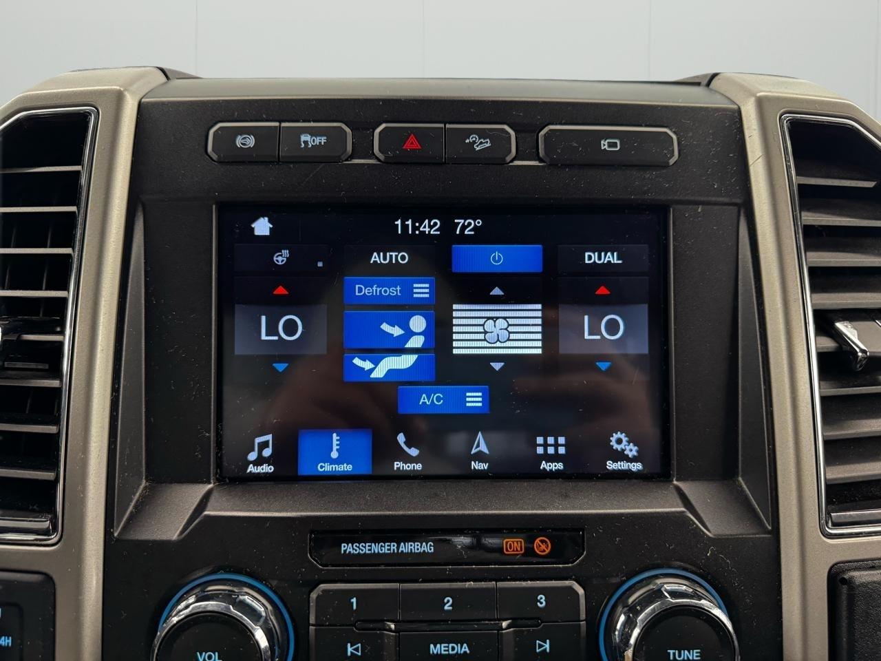 Ford Super Duty F-350 DRW Lariat 4WD Crew Cab 8' Box 2019