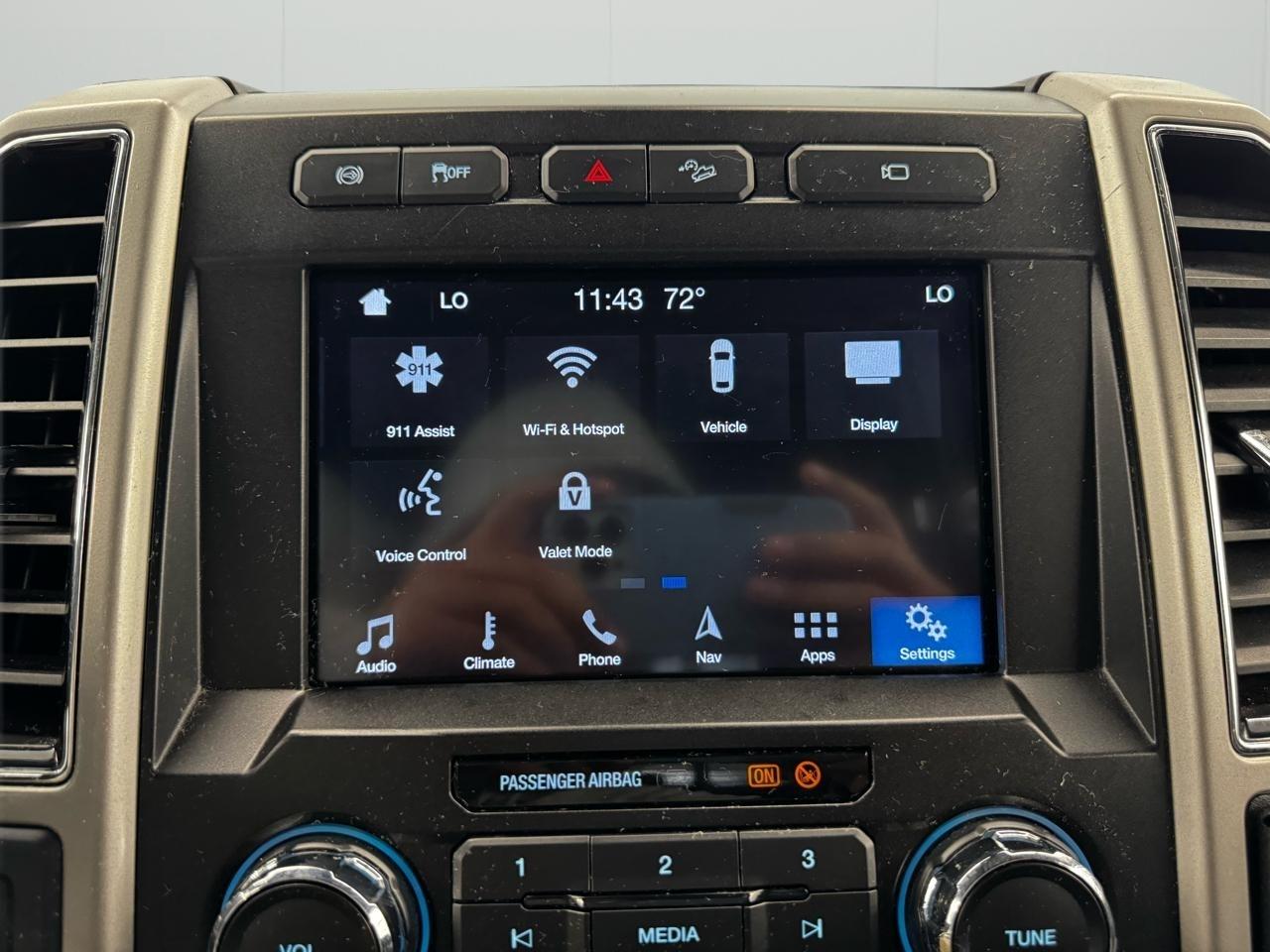 Ford Super Duty F-350 DRW Lariat 4WD Crew Cab 8' Box 2019