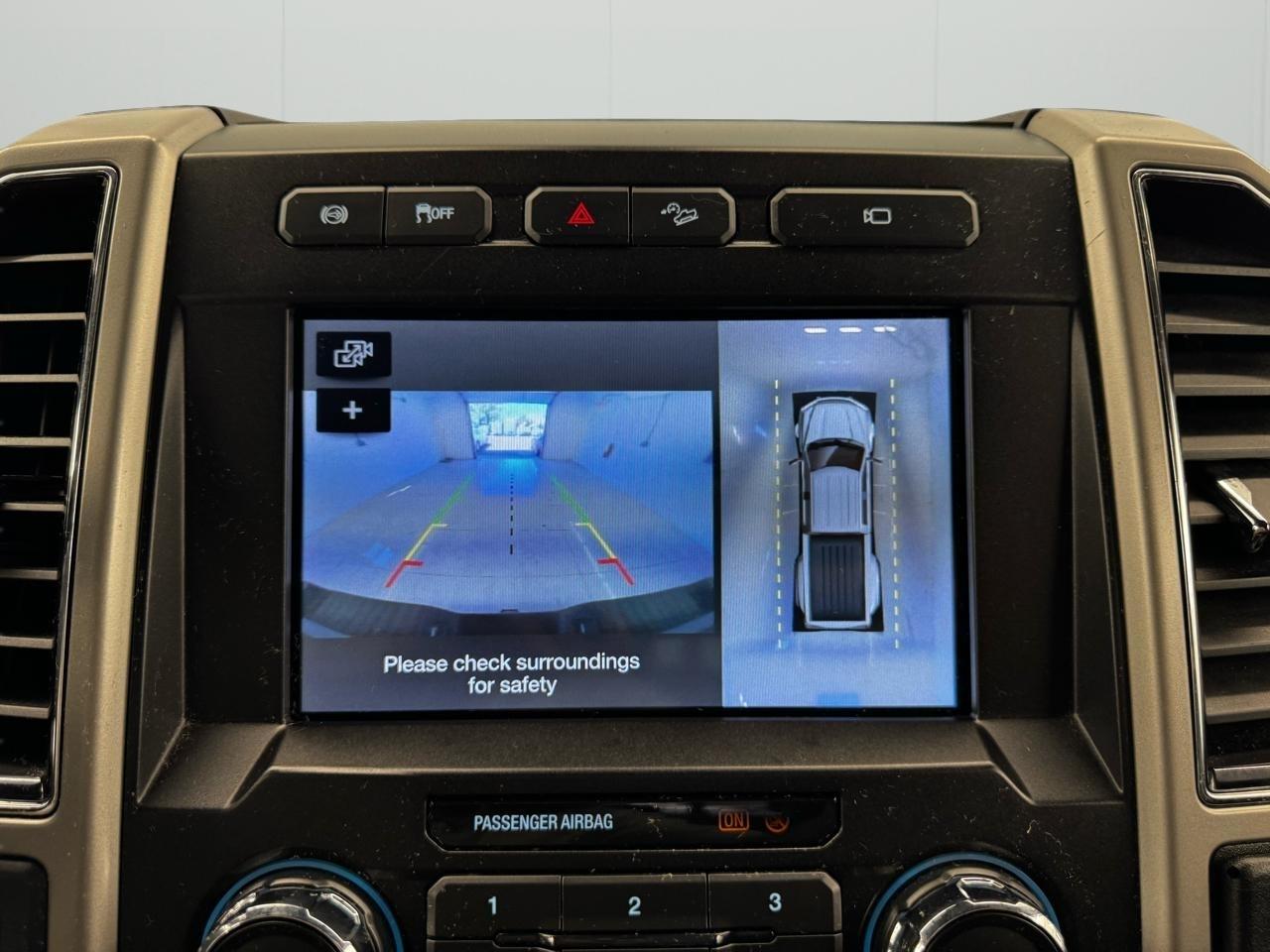 Ford Super Duty F-350 DRW Lariat 4WD Crew Cab 8' Box 2019