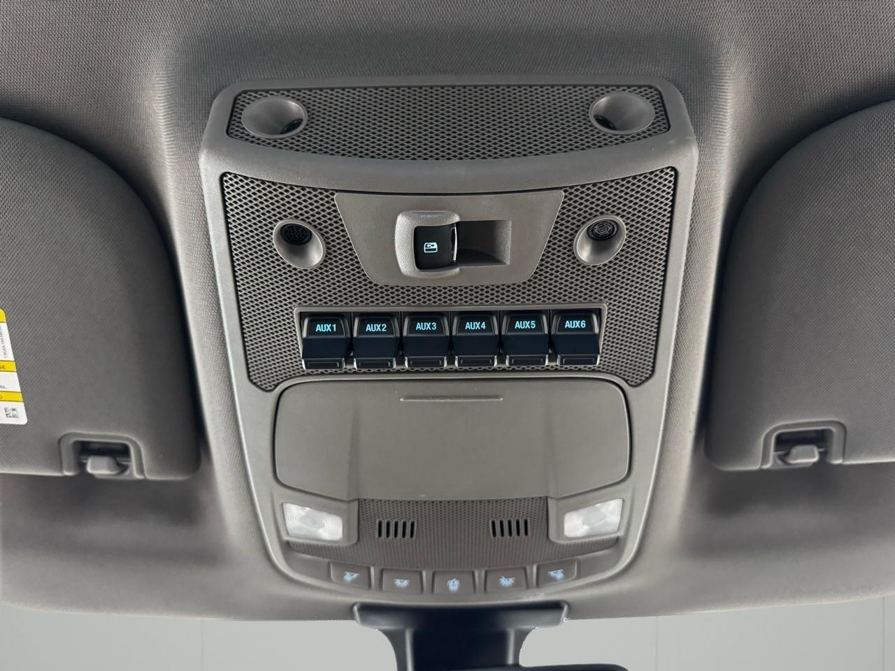 Ford Super Duty F-350 DRW Lariat 4WD Crew Cab 8' Box 2019