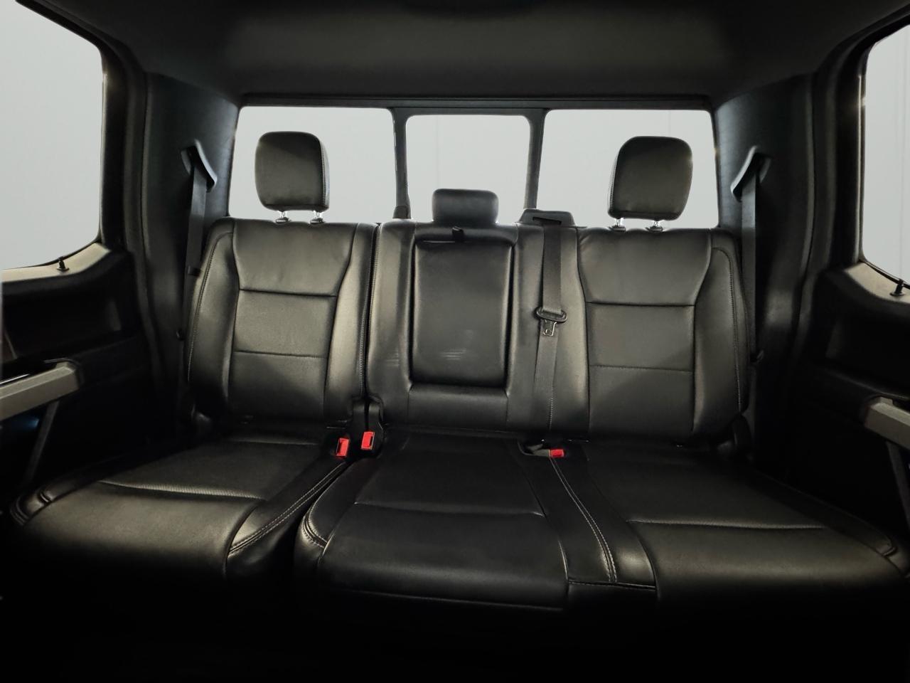 Ford Super Duty F-350 DRW Lariat 4WD Crew Cab 8' Box 2019