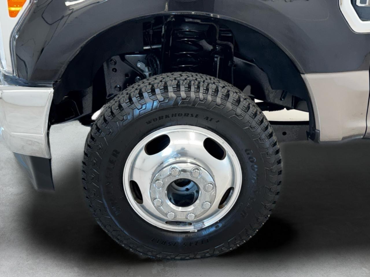 Ford Super Duty F-350 DRW Lariat 4WD Crew Cab 8' Box 2019