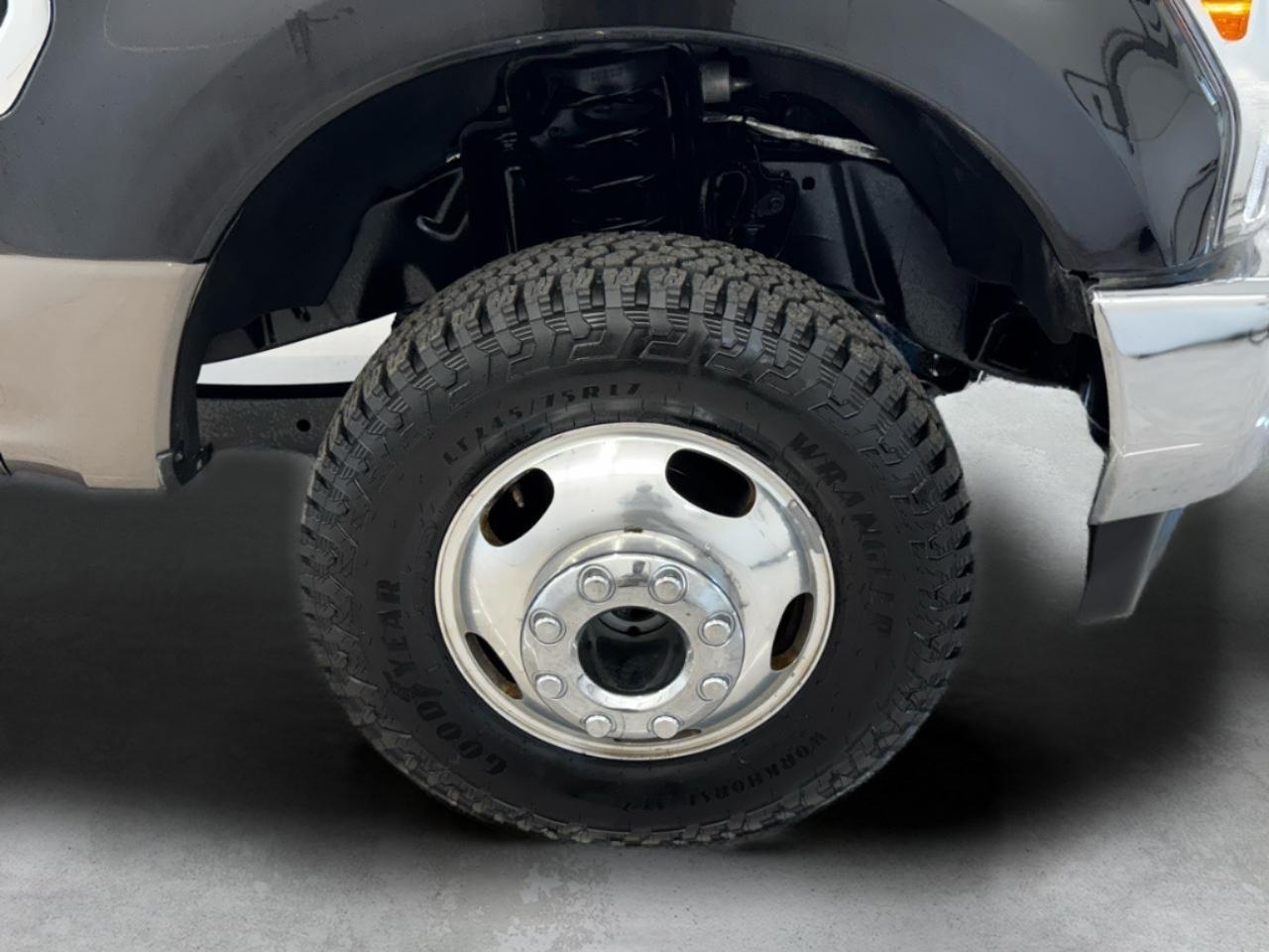 Ford Super Duty F-350 DRW Lariat 4WD Crew Cab 8' Box 2019