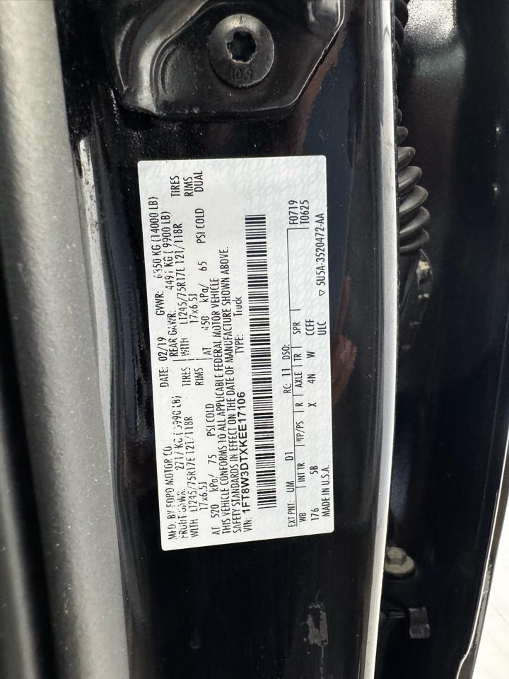 Ford Super Duty F-350 DRW Lariat 4WD Crew Cab 8' Box 2019