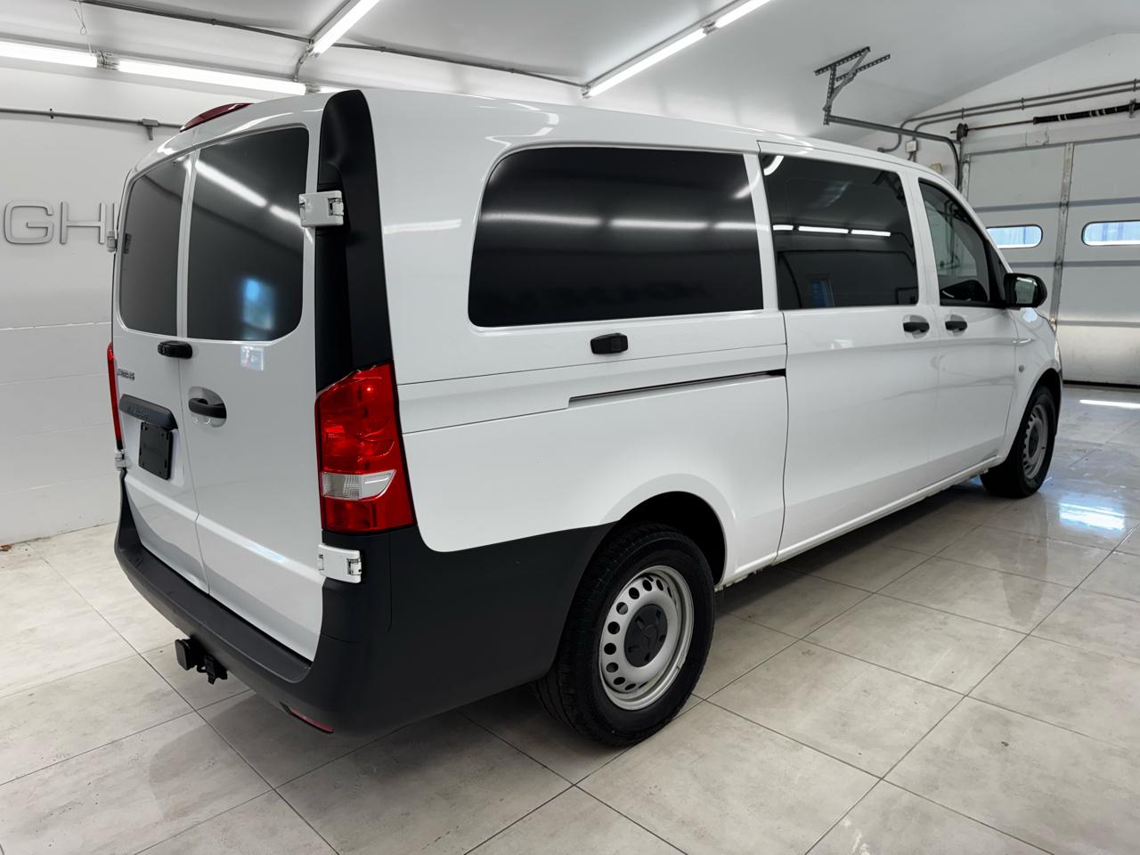 Mercedes-Benz Metris Cargo Van Standard Roof 135" Wheelbase 2022
