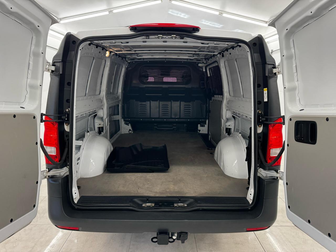 Mercedes-Benz Metris Cargo Van Standard Roof 135" Wheelbase 2022