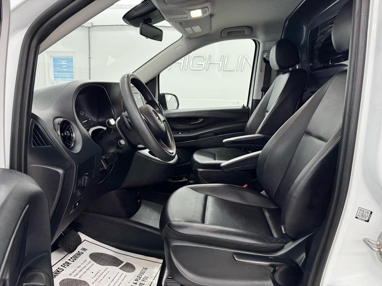 Mercedes-Benz Metris Cargo Van Standard Roof 135" Wheelbase 2022