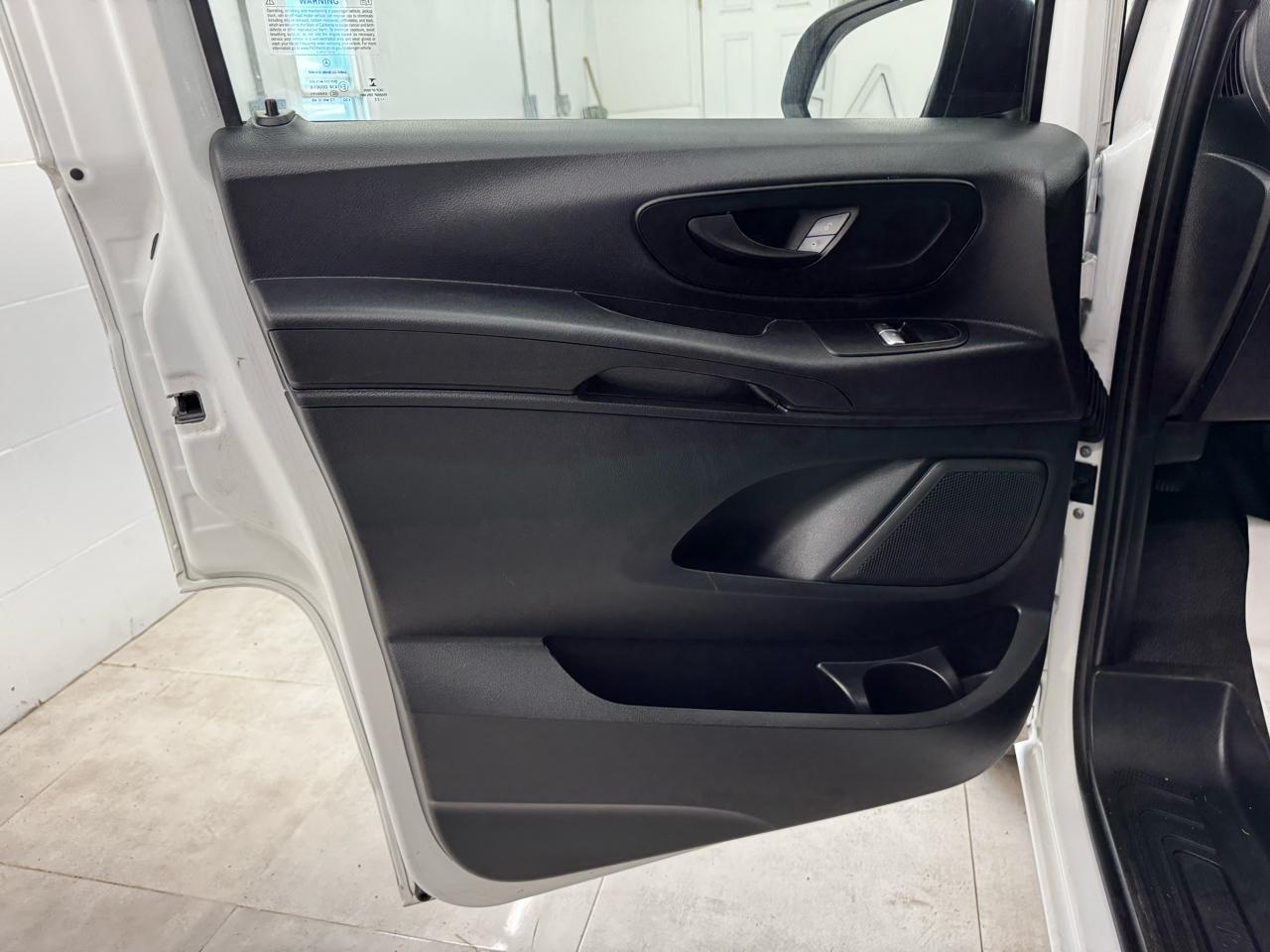 Mercedes-Benz Metris Cargo Van Standard Roof 135" Wheelbase 2022