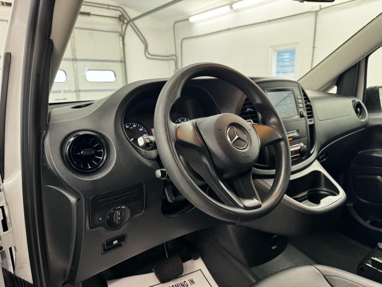 Mercedes-Benz Metris Cargo Van Standard Roof 135" Wheelbase 2022