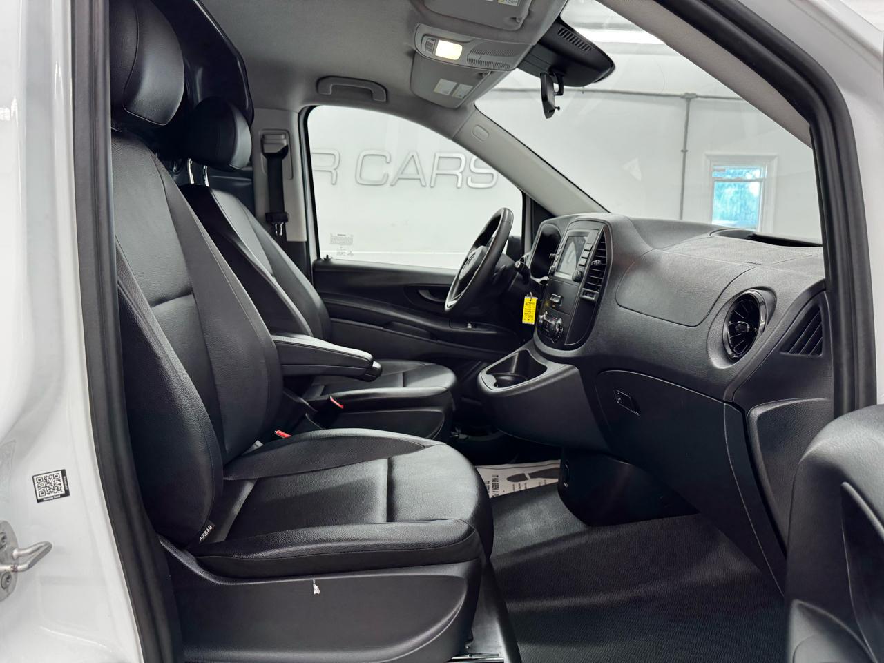 Mercedes-Benz Metris Cargo Van Standard Roof 135" Wheelbase 2022