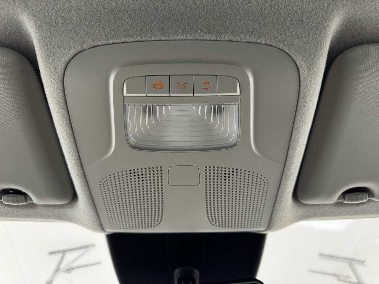 Mercedes-Benz Metris Cargo Van Standard Roof 135" Wheelbase 2022