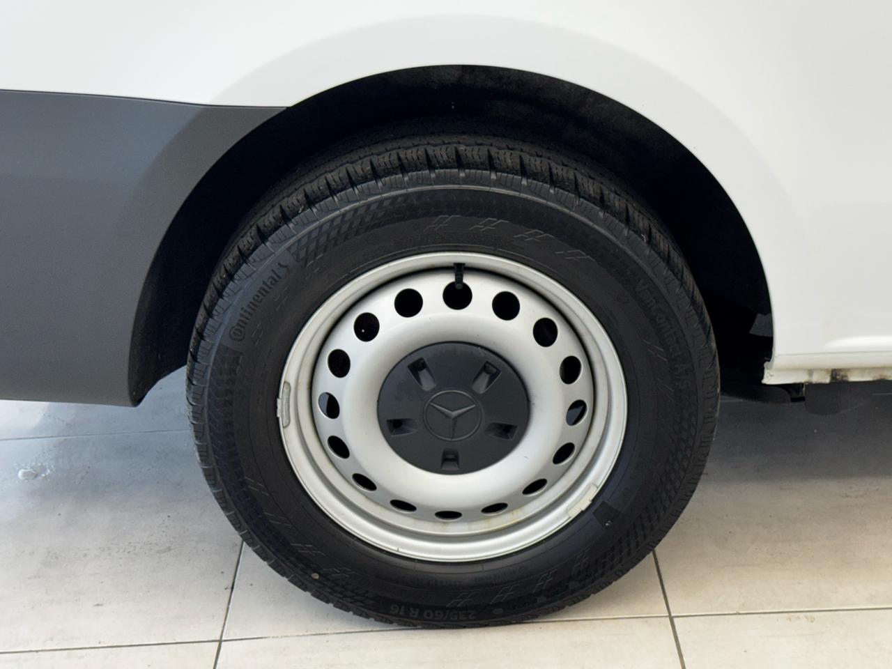 Mercedes-Benz Metris Cargo Van Standard Roof 135" Wheelbase 2022