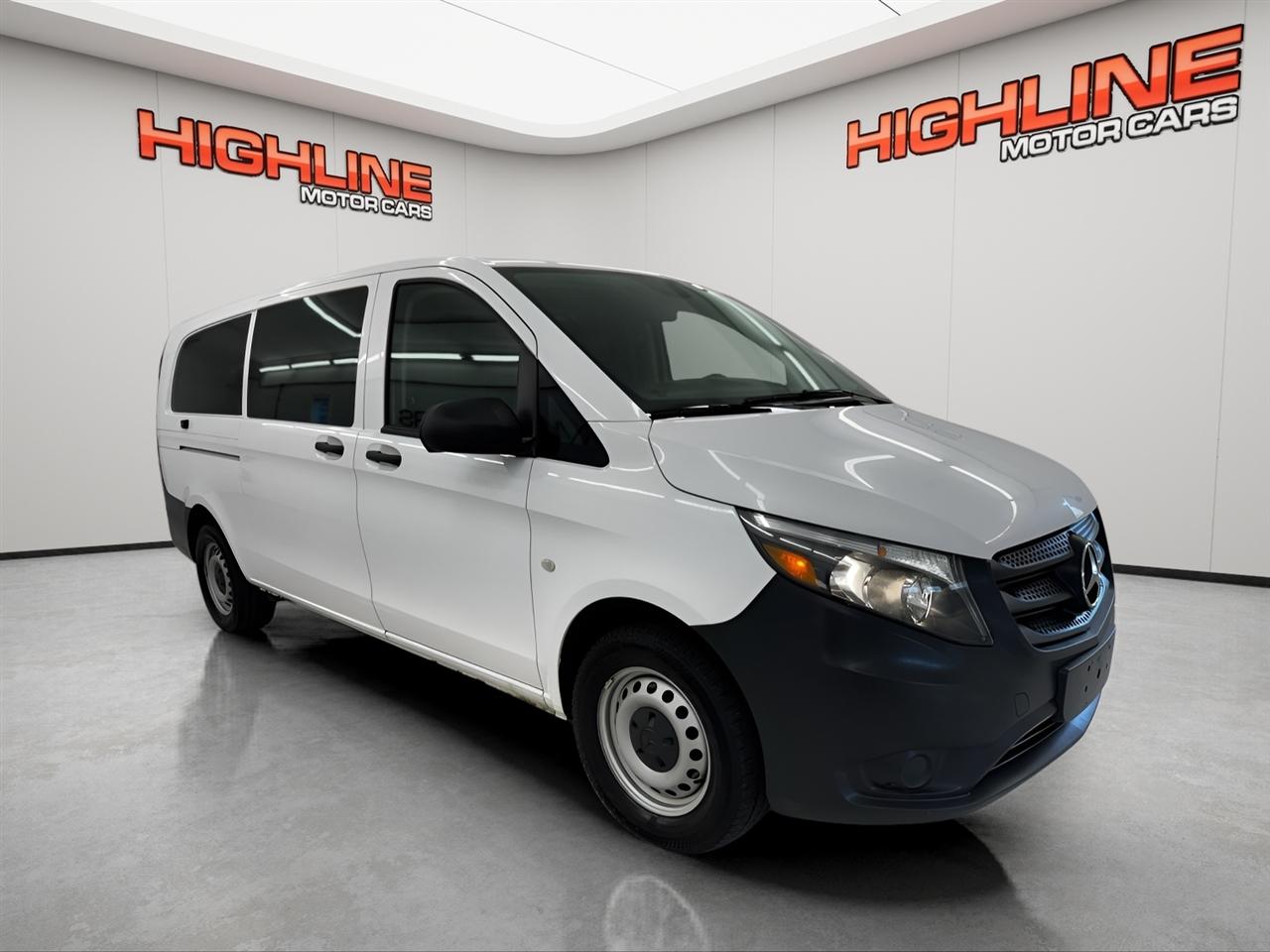 Mercedes-Benz Metris Cargo Van Standard Roof 135" Wheelbase 2022