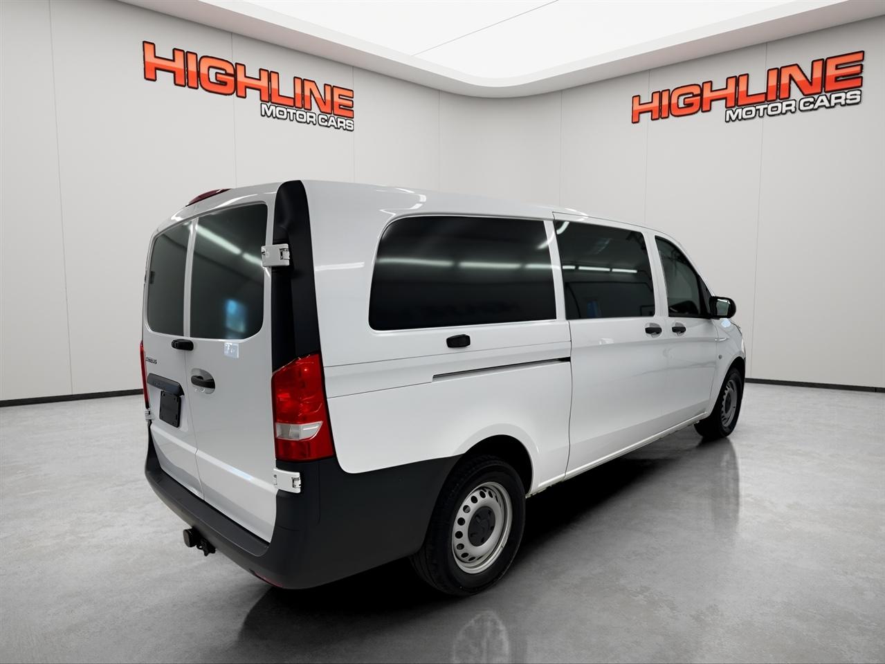 Mercedes-Benz Metris Cargo Van Standard Roof 135" Wheelbase 2022