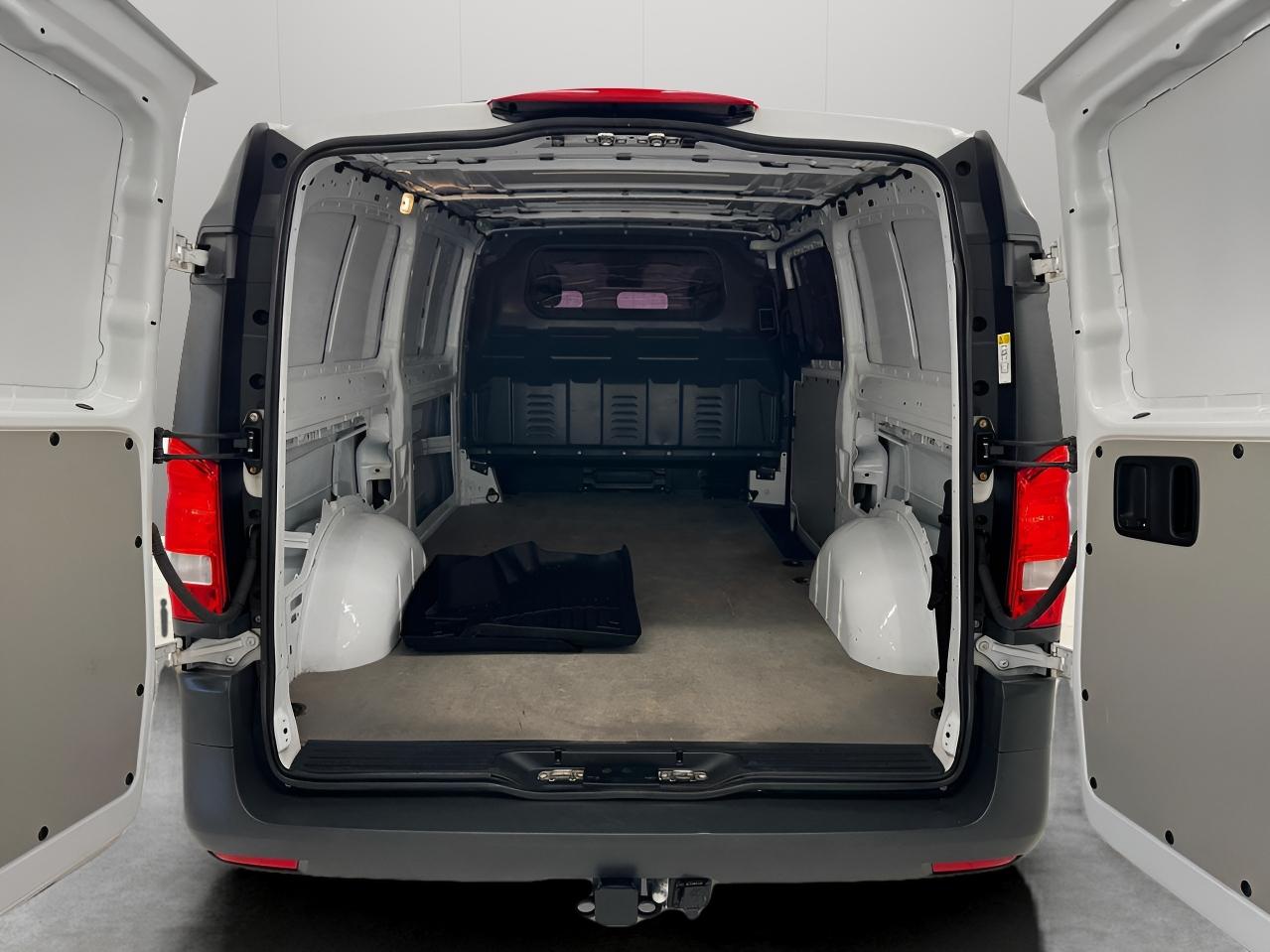 Mercedes-Benz Metris Cargo Van Standard Roof 135" Wheelbase 2022