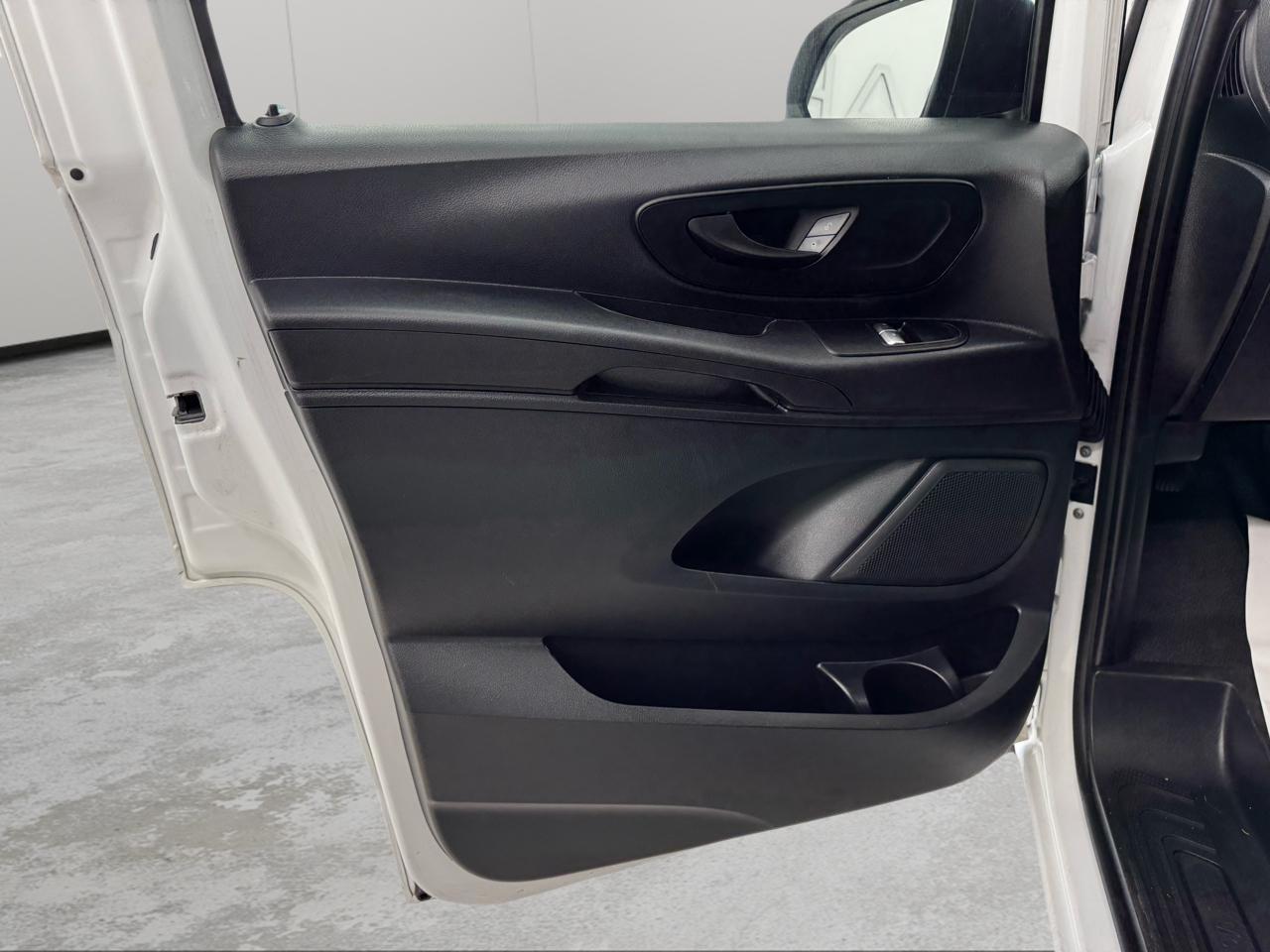 Mercedes-Benz Metris Cargo Van Standard Roof 135" Wheelbase 2022