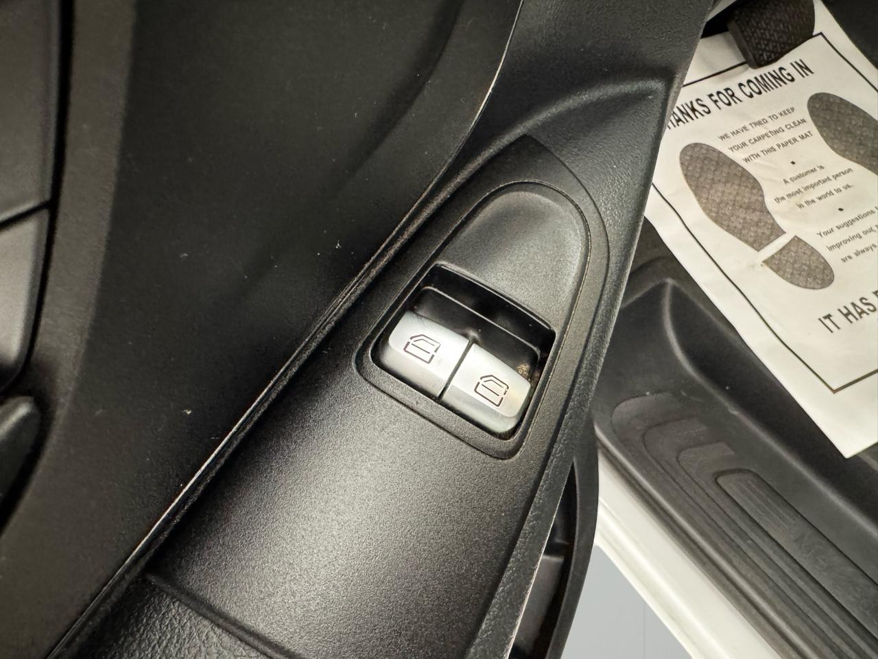 Mercedes-Benz Metris Cargo Van Standard Roof 135" Wheelbase 2022