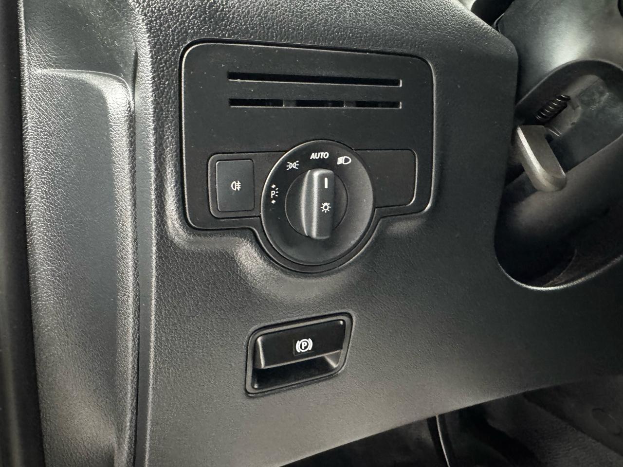 Mercedes-Benz Metris Cargo Van Standard Roof 135" Wheelbase 2022