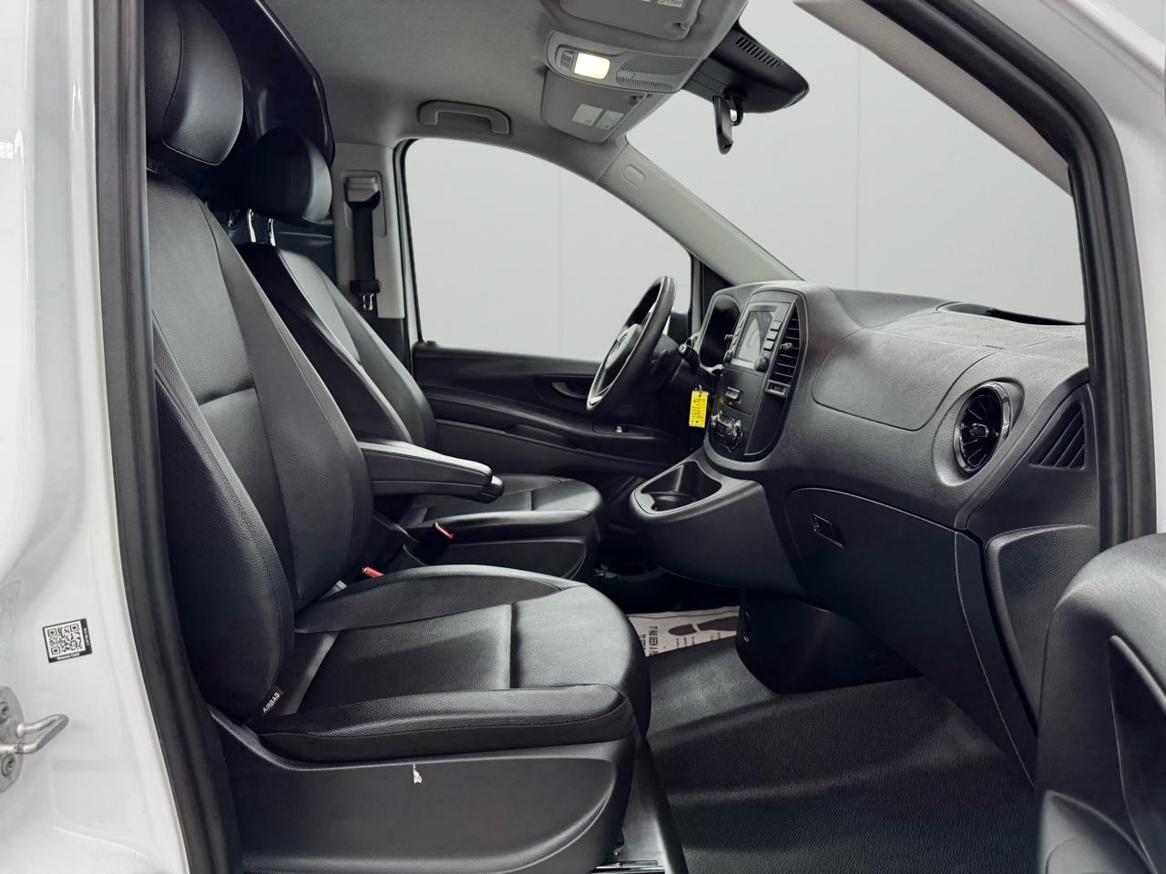 Mercedes-Benz Metris Cargo Van Standard Roof 135" Wheelbase 2022