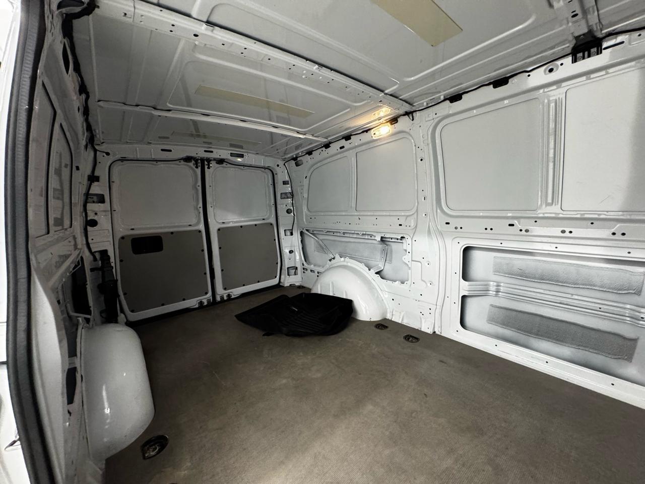 Mercedes-Benz Metris Cargo Van Standard Roof 135" Wheelbase 2022