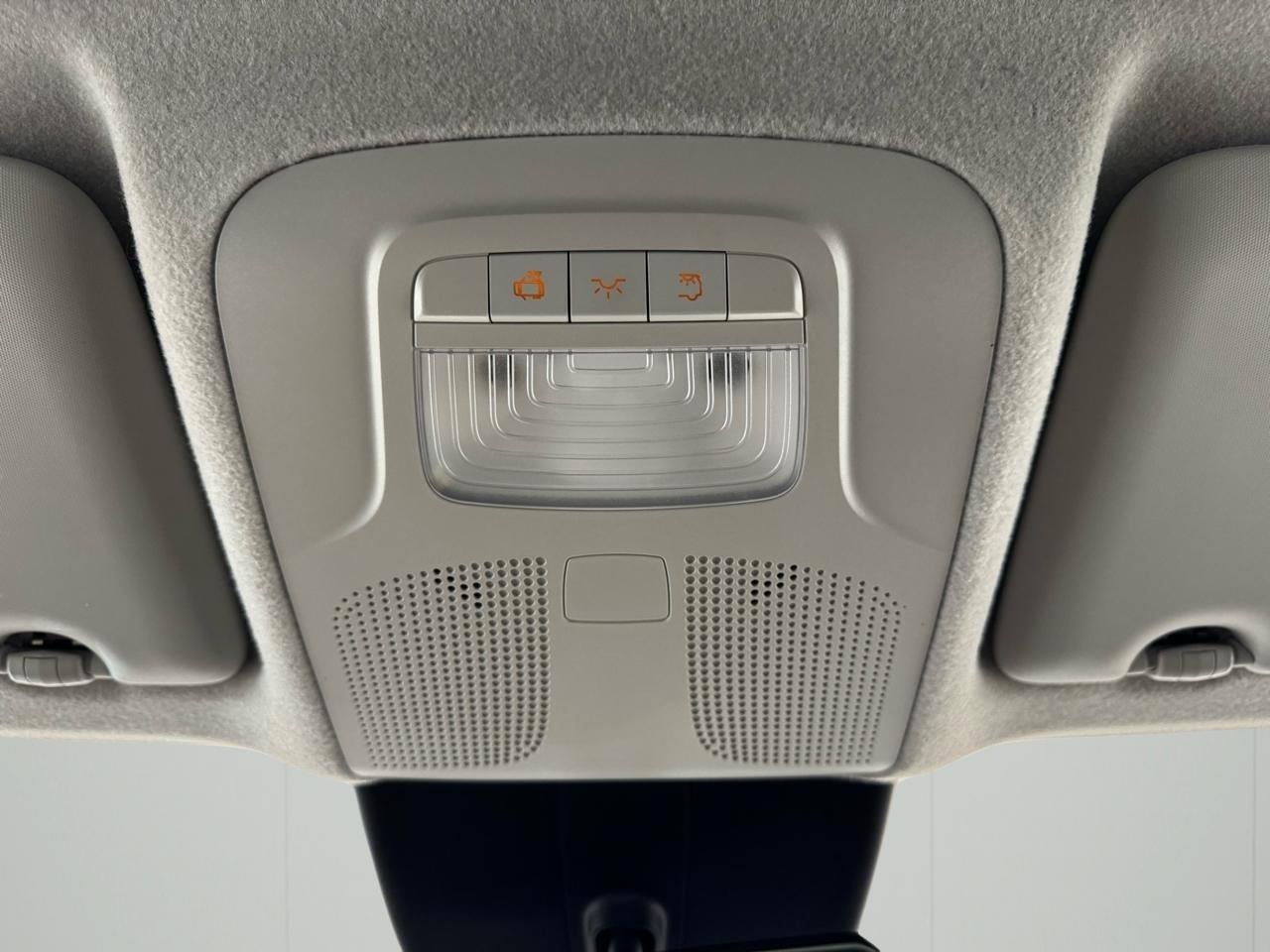 Mercedes-Benz Metris Cargo Van Standard Roof 135" Wheelbase 2022