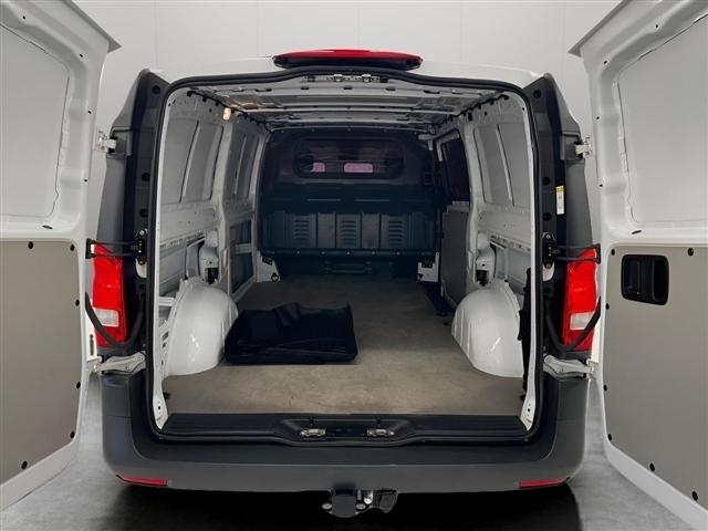 Mercedes-Benz Metris Cargo Van Standard Roof 135" Wheelbase 2022