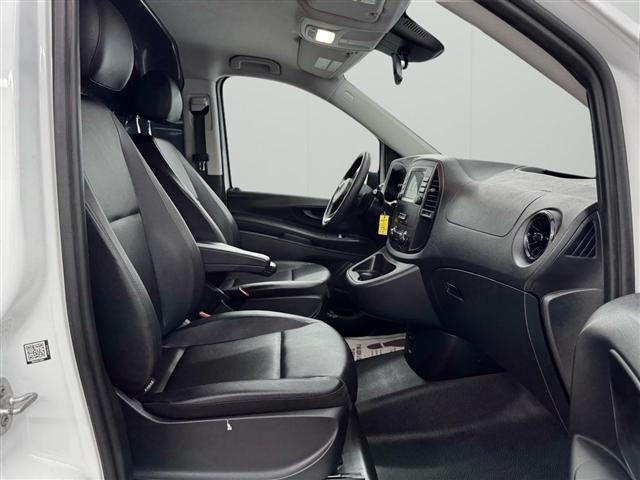 Mercedes-Benz Metris Cargo Van Standard Roof 135" Wheelbase 2022