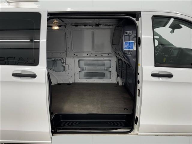 Mercedes-Benz Metris Cargo Van Standard Roof 135" Wheelbase 2022