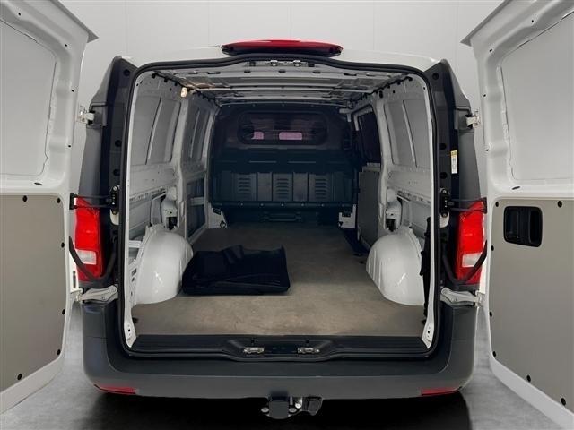 Mercedes-Benz Metris Cargo Van Standard Roof 135" Wheelbase 2022