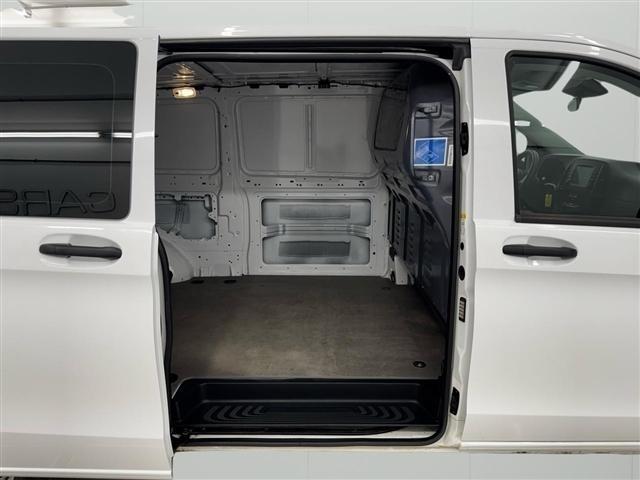 Mercedes-Benz Metris Cargo Van Standard Roof 135" Wheelbase 2022