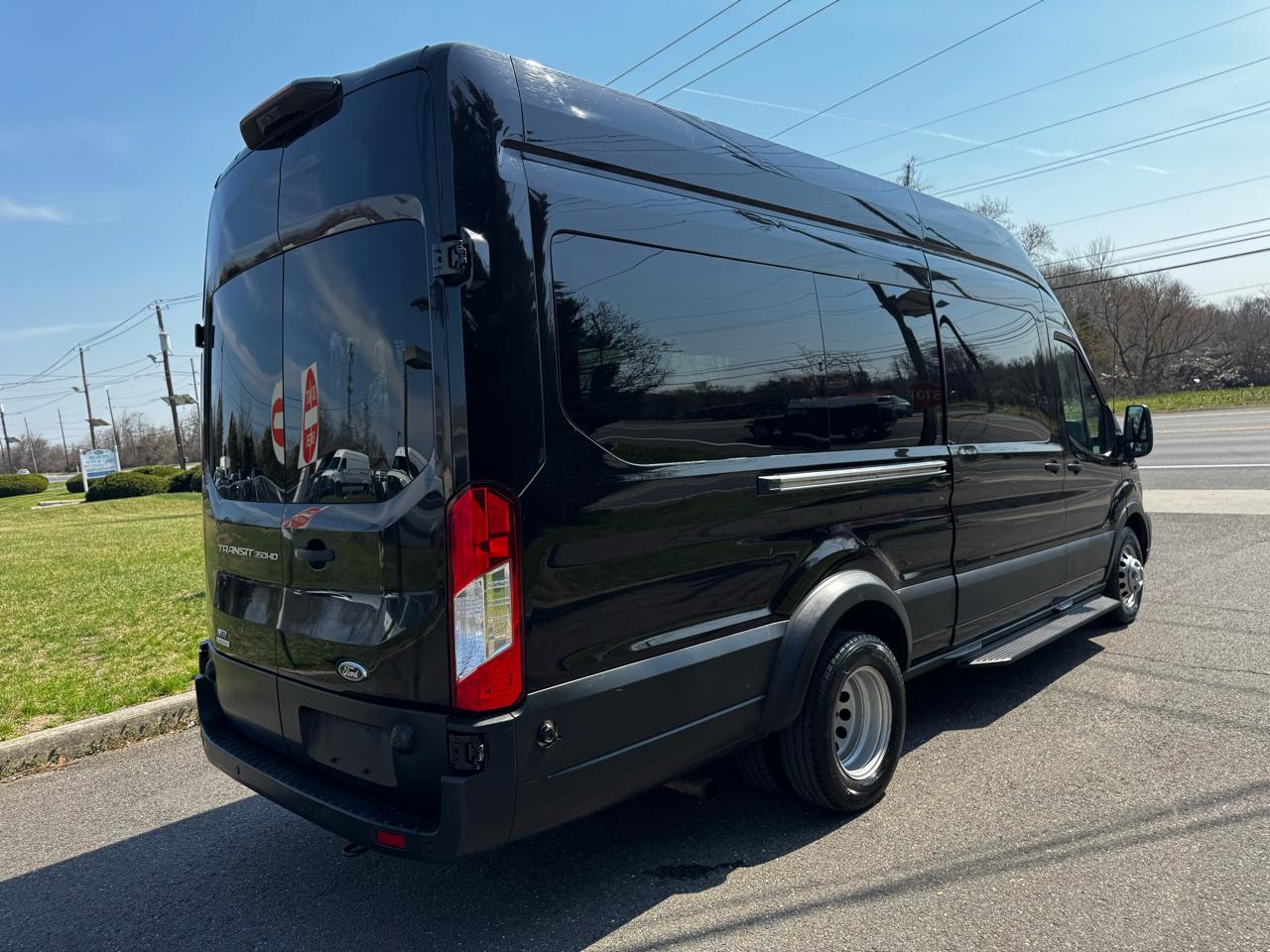 Ford Transit Passenger Wagon T-350 HD 148" EL High Roof XLT DRW AWD 2022