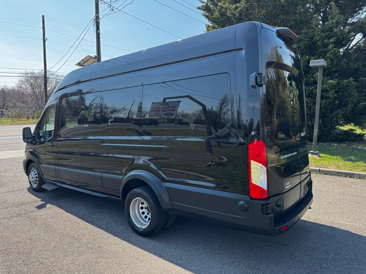 Ford Transit Passenger Wagon T-350 HD 148" EL High Roof XLT DRW AWD 2022