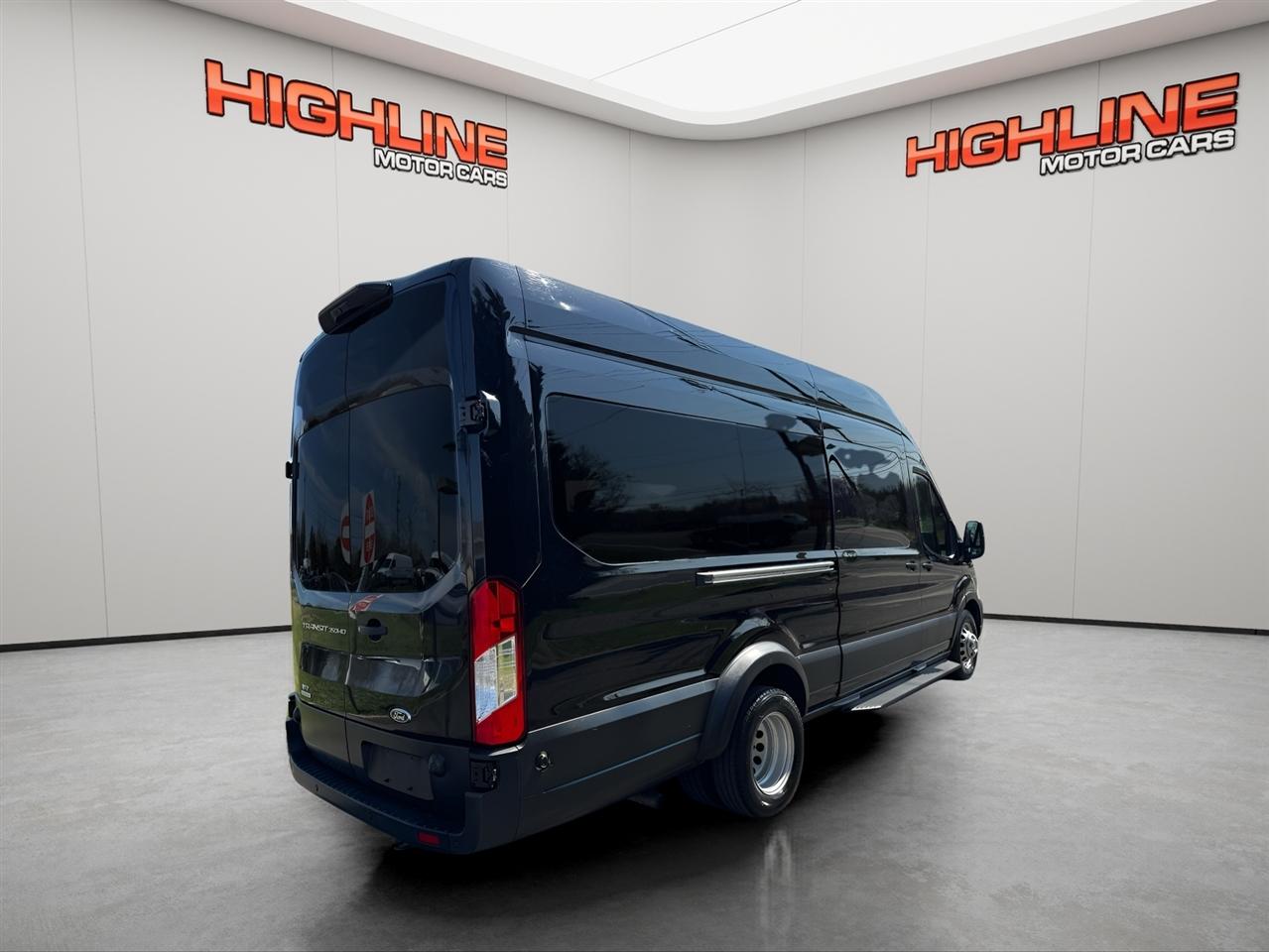 Ford Transit Passenger Wagon T-350 HD 148" EL High Roof XLT DRW AWD 2022